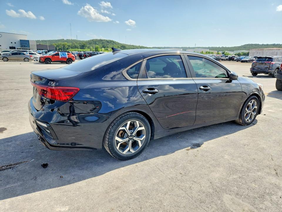 2021 Kia Forte მანქანა იყიდება აუქციონზე, vin: 3KPF24AD7ME270644, აუქციონის ნომერი: 61973356