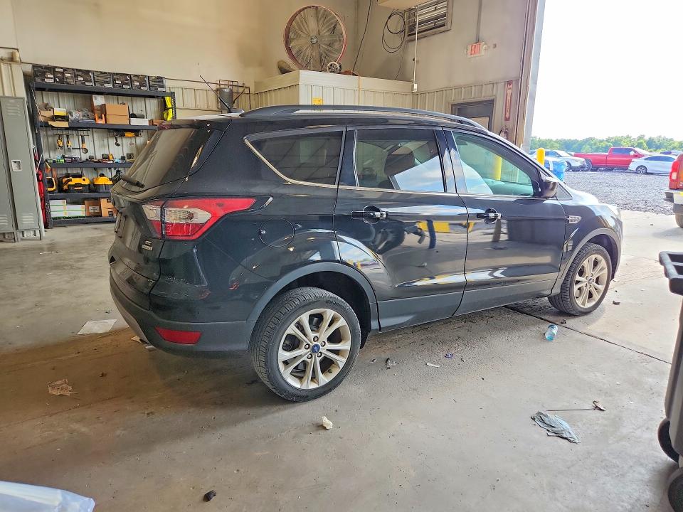 2017 Ford Escape მანქანა იყიდება აუქციონზე, vin: 1FMCU0G91HUE91023, აუქციონის ნომერი: 61245356