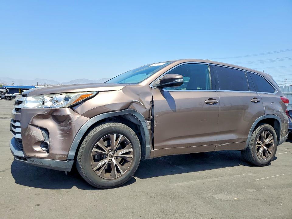 62872716 :رقم المزاد ، 5TDZARFH3JS037290 vin ، 2018 Toyota Highlander مزاد بيع