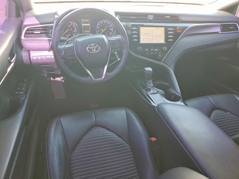 60183766 :رقم المزاد ، 4T1B11HK6JU626482 vin ، 2018 Toyota Camry مزاد بيع