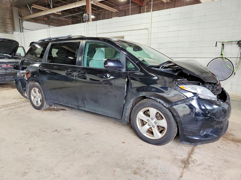 Продажа на аукционе авто 2015 Toyota Sienna, vin: 5TDKK3DC8FS581830, номер лота: 59704346