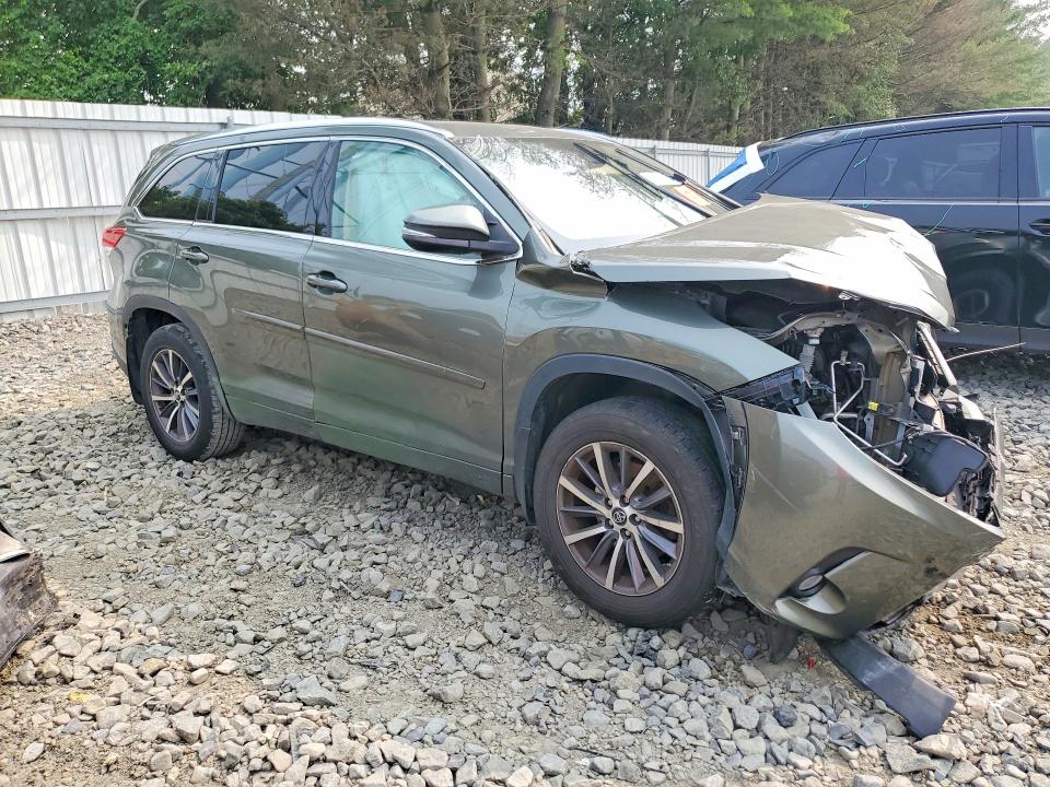 61290616 :رقم المزاد ، 5TDJZRFH1JS910511 vin ، 2018 Toyota Highlander مزاد بيع
