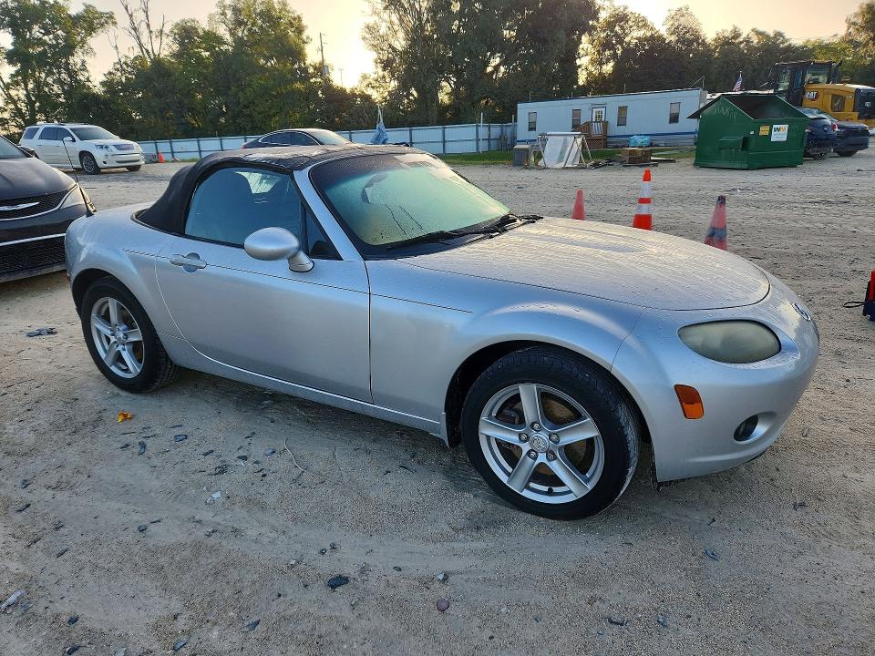 61905066 :رقم المزاد ، JM1NC25F860102645 vin ، 2006 Mazda Mx-5 Miata مزاد بيع