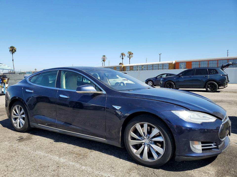Продажа на аукционе авто 2015 Tesla Model S, vin: 5YJSA1S12FFP73371, номер лота: 60437866