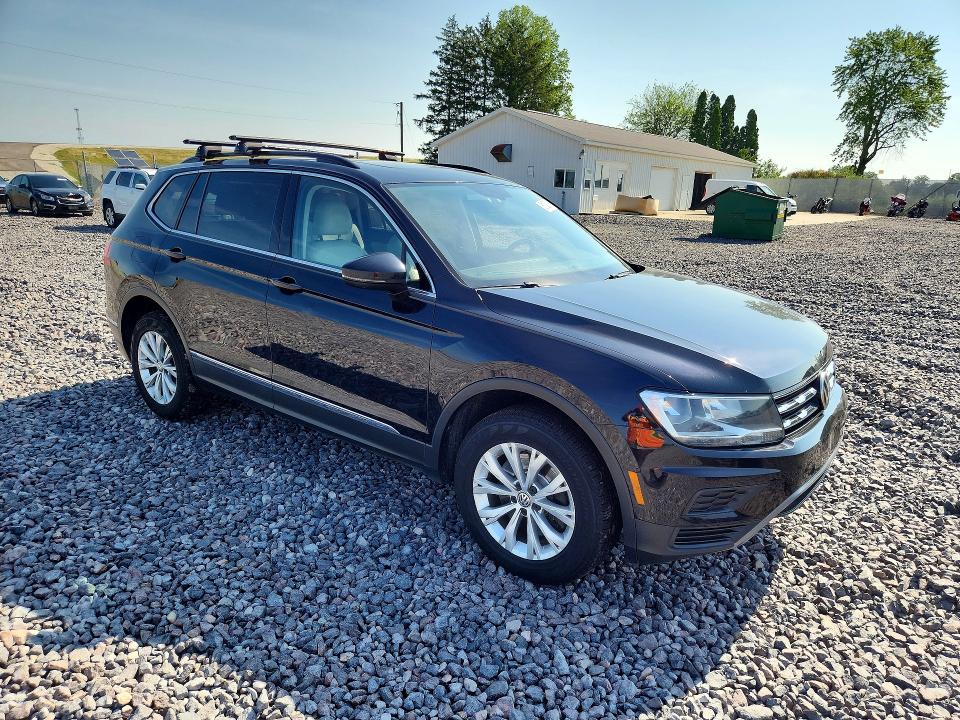 61080356 :رقم المزاد ، 3VV2B7AX5JM156817 vin ، 2018 Volkswagen Tiguan مزاد بيع