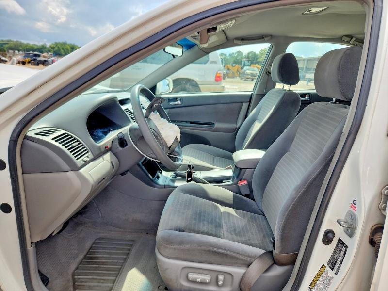 60861476 :رقم المزاد ، 4T1BE32K05U596880 vin ، 2005 Toyota Camry مزاد بيع