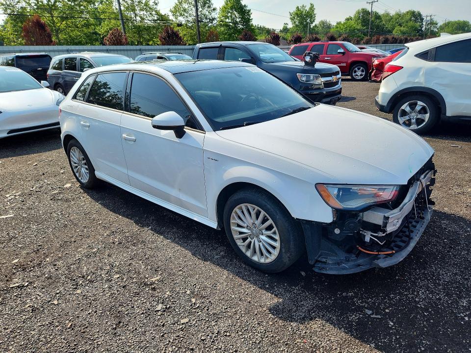 Продаж на аукціоні авто 2016 Audi A3, vin: WAUVPBFF6GA130732, номер лоту: 58798926