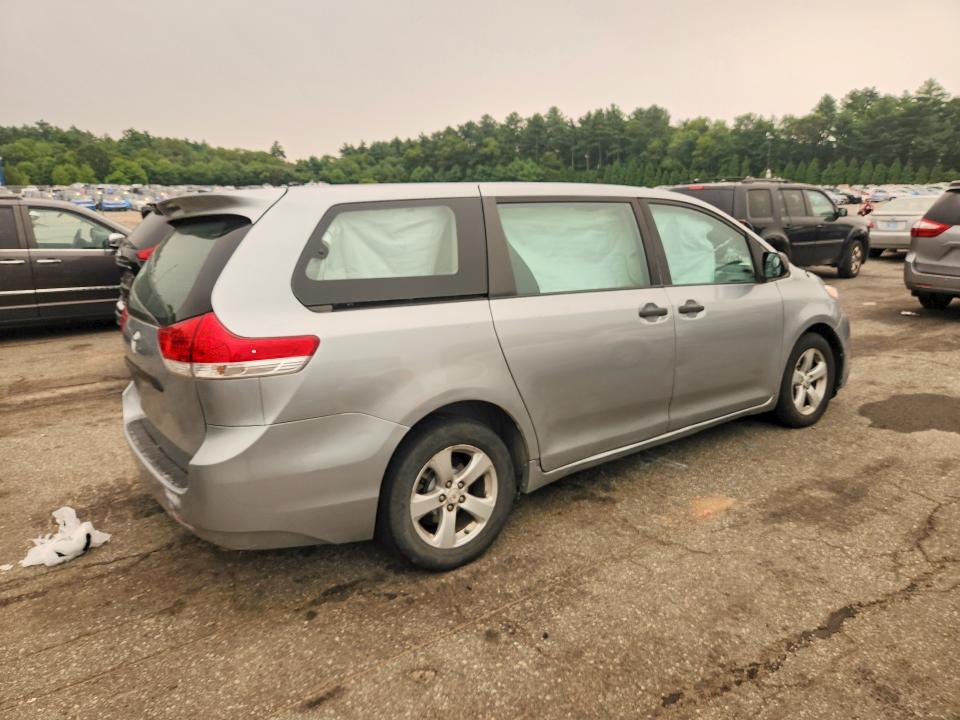 2011 Toyota Sienna მანქანა იყიდება აუქციონზე, vin: 5TDZK3DC5BS023653, აუქციონის ნომერი: 61230626