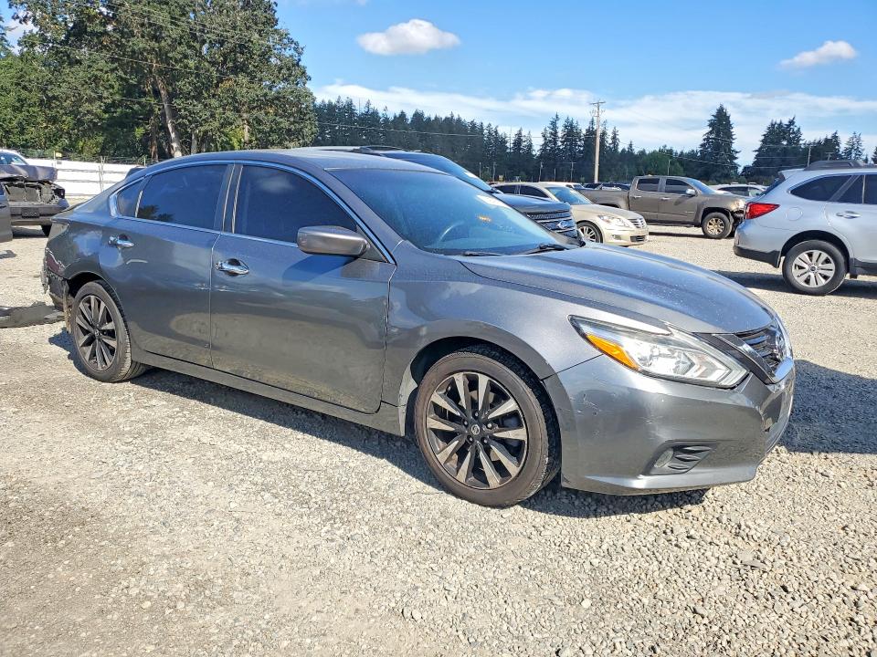 62696576 :رقم المزاد ، 1N4AL3AP2JC175557 vin ، 2018 Nissan Altima مزاد بيع