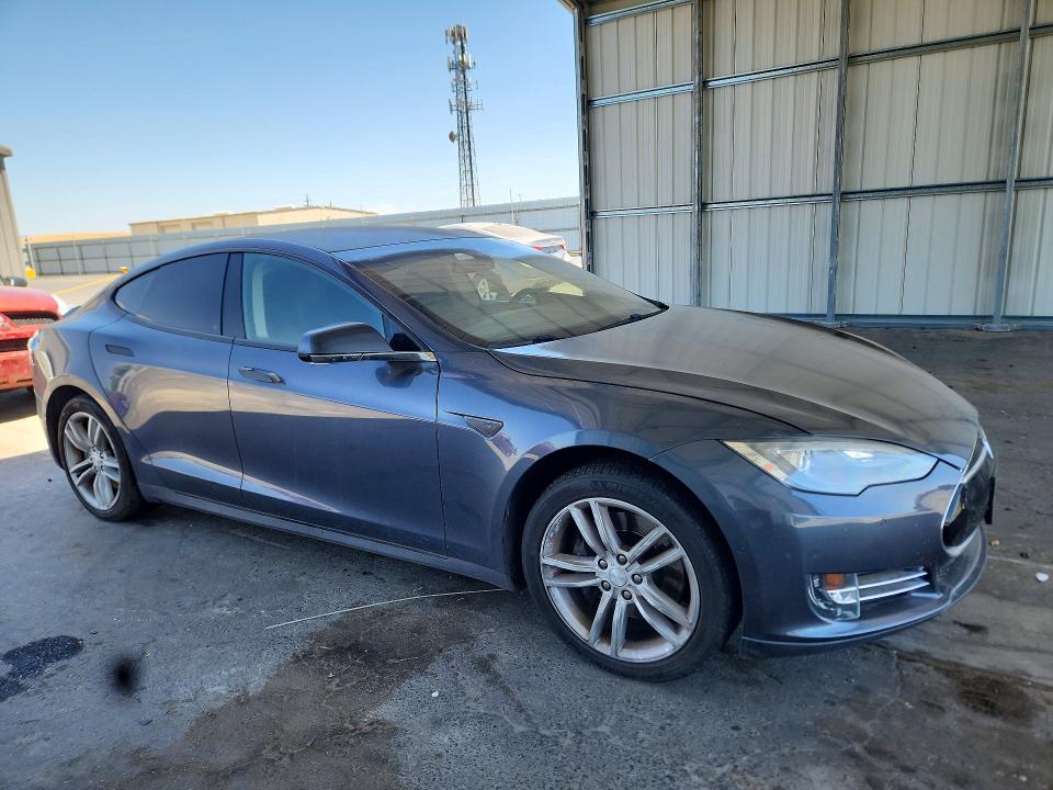 59602466 :رقم المزاد ، 5YJSA1H14FFP77218 vin ، 2015 Tesla Model S مزاد بيع