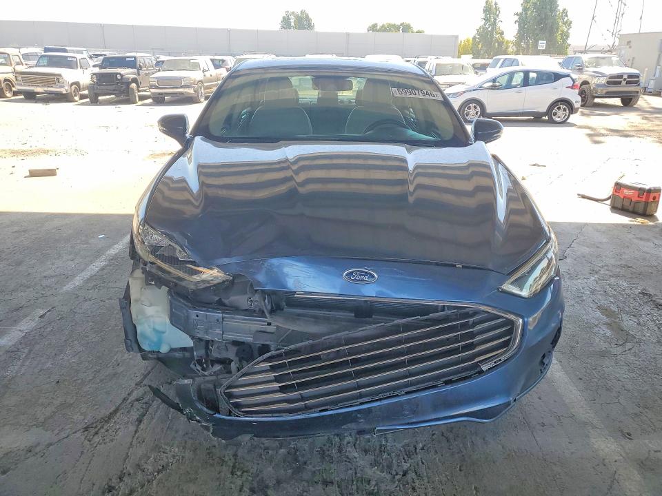 59907946 :رقم المزاد ، 3FA6P0MU9KR135666 vin ، 2019 Ford Fusion مزاد بيع