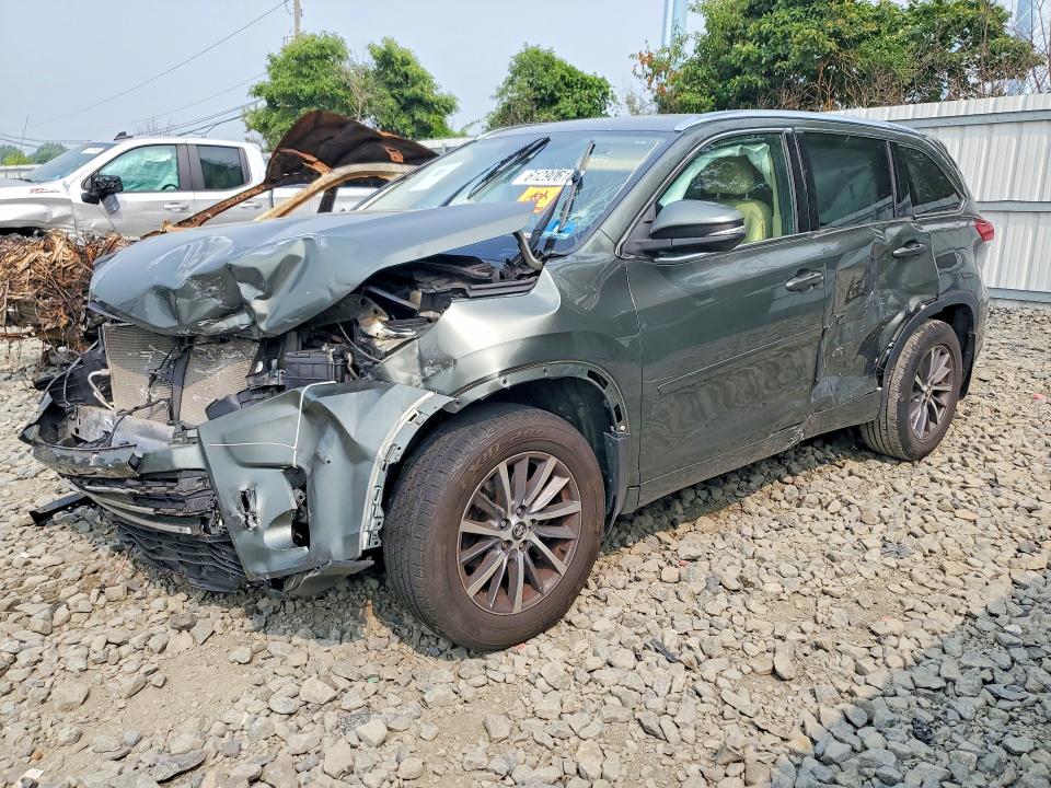 61290616 :رقم المزاد ، 5TDJZRFH1JS910511 vin ، 2018 Toyota Highlander مزاد بيع