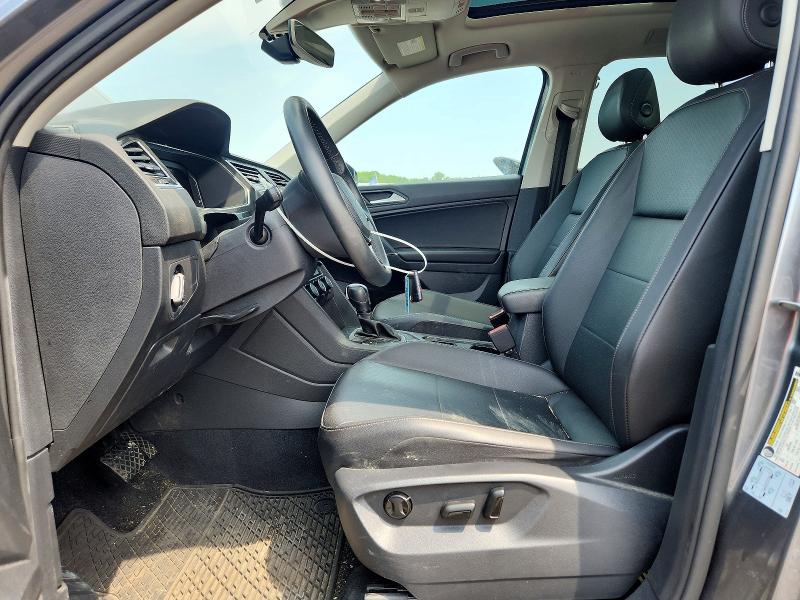 61228116 :رقم المزاد ، 3VV2B7AX5LM121360 vin ، 2020 Volkswagen Tiguan مزاد بيع