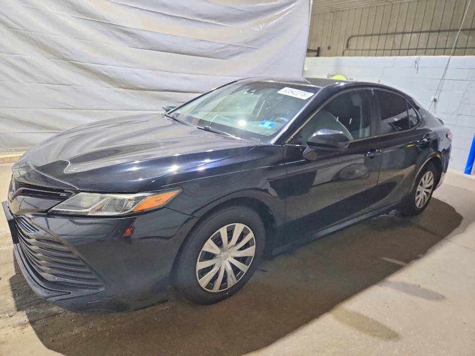 63542276 :رقم المزاد ، 4T1B11HK5JU546378 vin ، 2018 Toyota Camry مزاد بيع