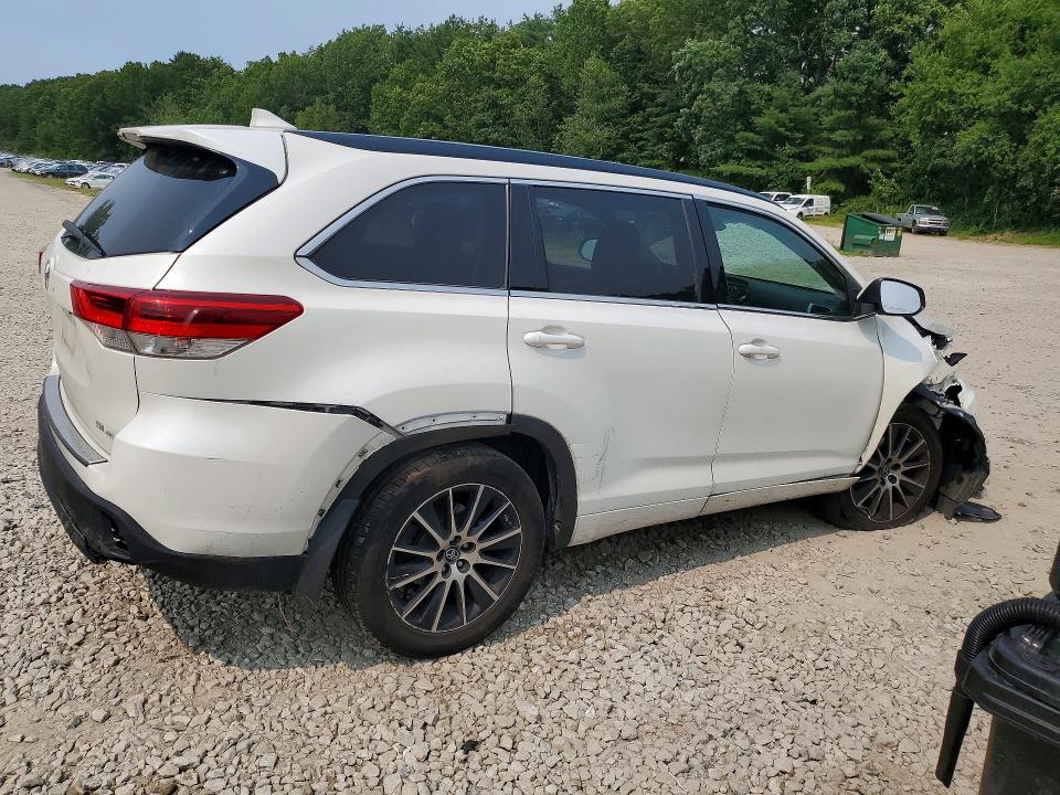61020666 :رقم المزاد ، 5TDJZRFH3HS517684 vin ، 2017 Toyota Highlander مزاد بيع