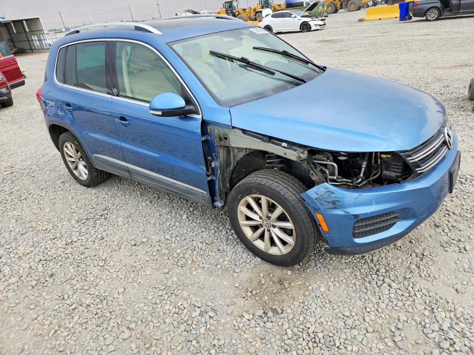 2017 Volkswagen Tiguan მანქანა იყიდება აუქციონზე, vin: WVGSV7AX9HW501438, აუქციონის ნომერი: 59879996