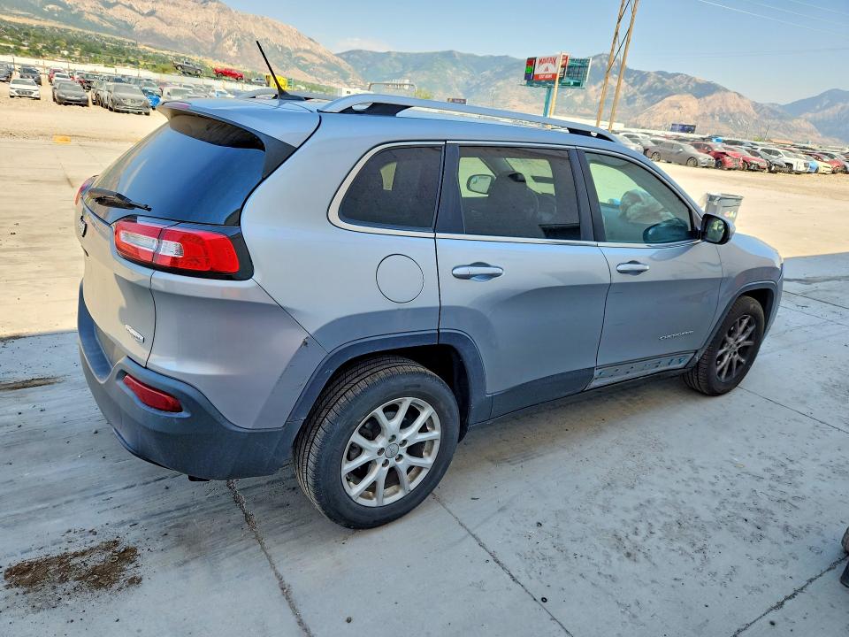 60918646 :رقم المزاد ، 1C4PJLCB2FW670441 vin ، 2015 Jeep Cherokee مزاد بيع