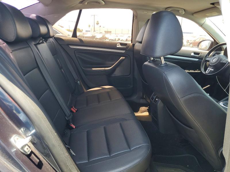 62713086 :رقم المزاد ، 3VWAZ7AJ4AM128165 vin ، 2010 Volkswagen Jetta مزاد بيع