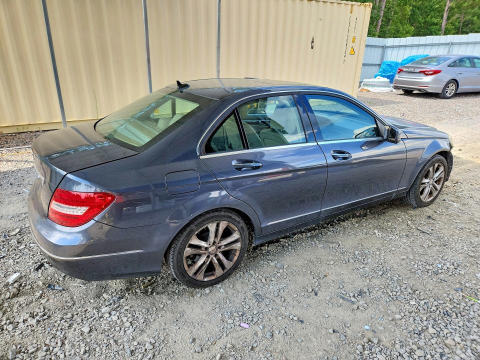 2013 Mercedes-benz C მანქანა იყიდება აუქციონზე, vin: WDDGF4HB9DR294337, აუქციონის ნომერი: 61298756