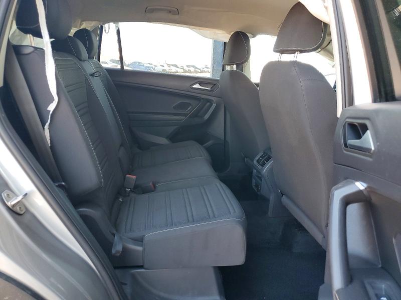 61622156 :رقم المزاد ، 3VV1B7AX0NM058019 vin ، 2022 Volkswagen Tiguan مزاد بيع