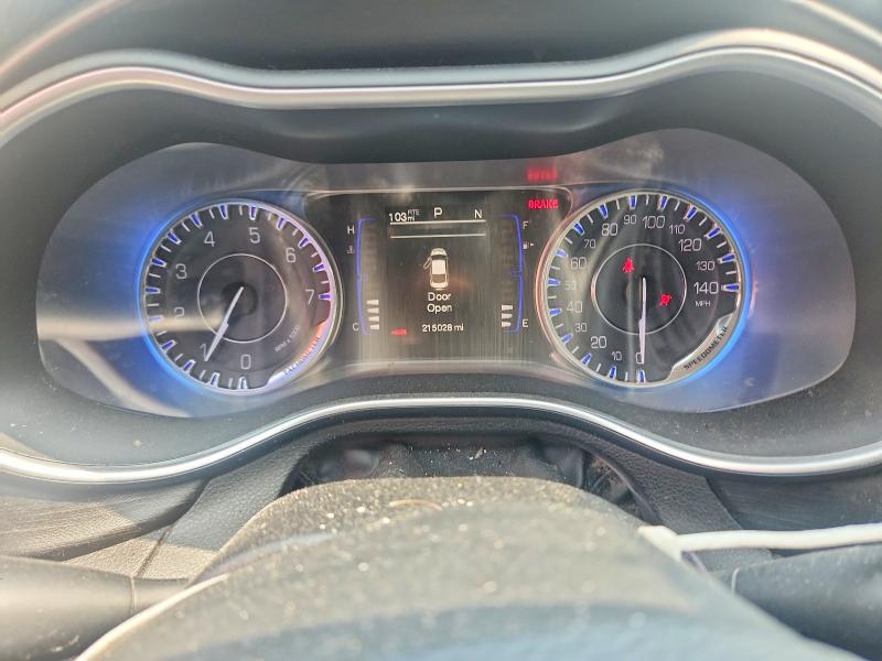 60997876 :رقم المزاد ، 1C3CCCAB6FN680881 vin ، 2015 Chrysler 200 مزاد بيع