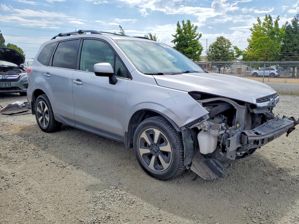 Продажа на аукционе авто 2017 Subaru Forester, vin: JF2SJAJC8HH527593, номер лота: 61318796