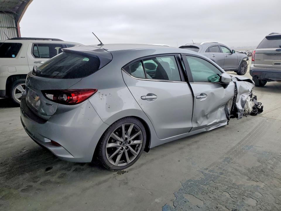 Продаж на аукціоні авто 2018 Mazda 3, vin: 3MZBN1L32JM199568, номер лоту: 60647896