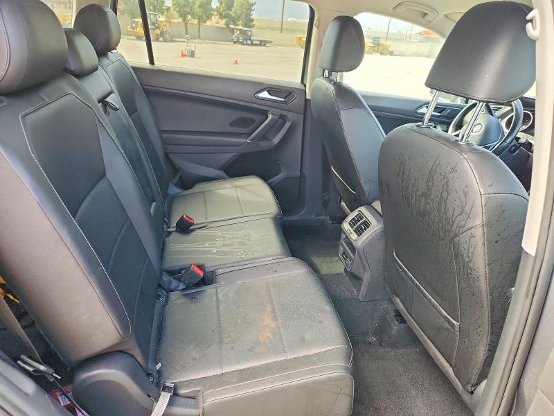 62045756 :رقم المزاد ، 3VV3B7AX0JM061652 vin ، 2018 Volkswagen Tiguan مزاد بيع