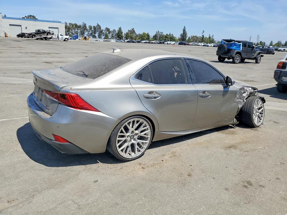 61934326 :رقم المزاد ، JTHBA1D24J5073270 vin ، 2018 Lexus Is مزاد بيع