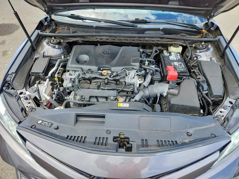 63242816 :رقم المزاد ، 4T1B11HK0JU070556 vin ، 2018 Toyota Camry مزاد بيع