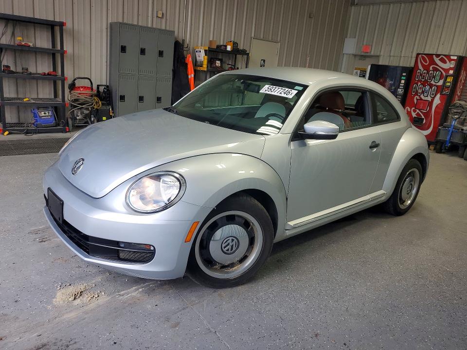 59377246 :رقم المزاد ، 3VWF17AT4FM603691 vin ، 2015 Volkswagen Beetle مزاد بيع