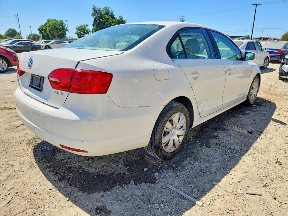 61735636 :رقم المزاد ، 3VWDP7AJ5DM450823 vin ، 2013 Volkswagen Jetta مزاد بيع
