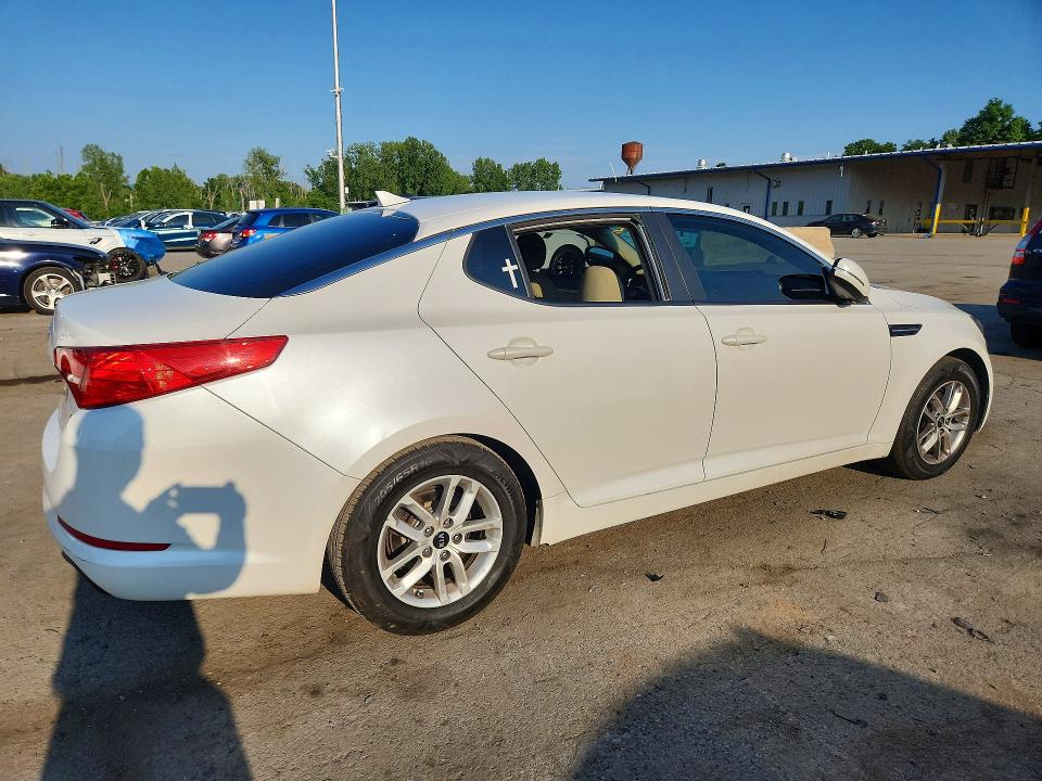 2011 Kia Optima მანქანა იყიდება აუქციონზე, vin: KNAGM4A73B5107147, აუქციონის ნომერი: 61035786