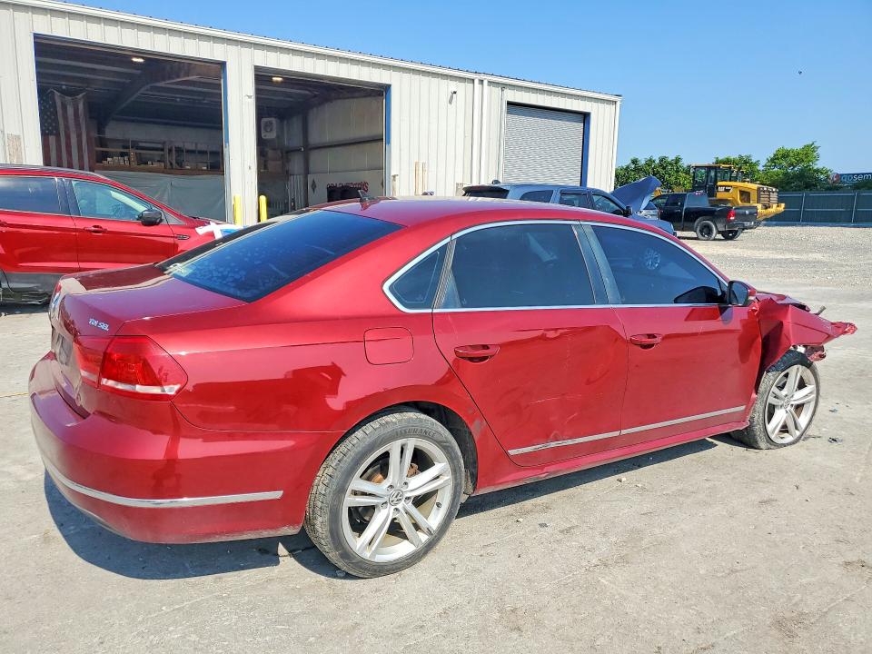 61914736 :رقم المزاد ، 1VWCV7A35FC009894 vin ، 2015 Volkswagen Passat مزاد بيع