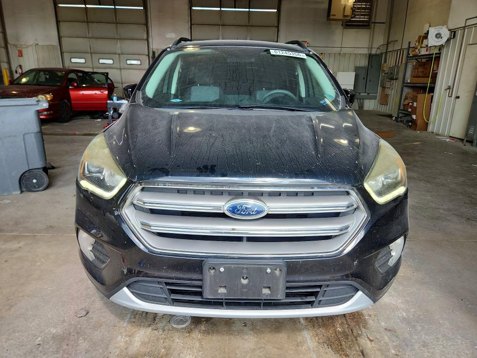 2017 Ford Escape მანქანა იყიდება აუქციონზე, vin: 1FMCU0G91HUE91023, აუქციონის ნომერი: 61245356
