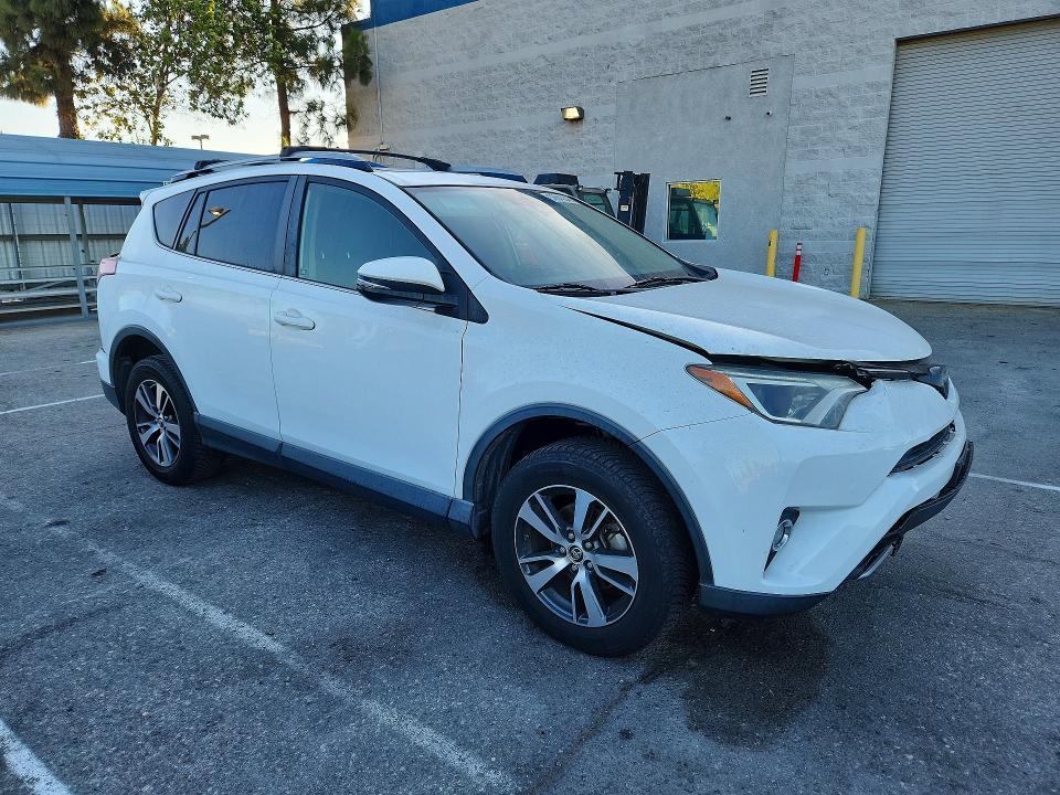 Aukcja sprzedaży 2018 Toyota Rav4, vin: JTMWFREV7JJ732171, numer aukcji: 59645246