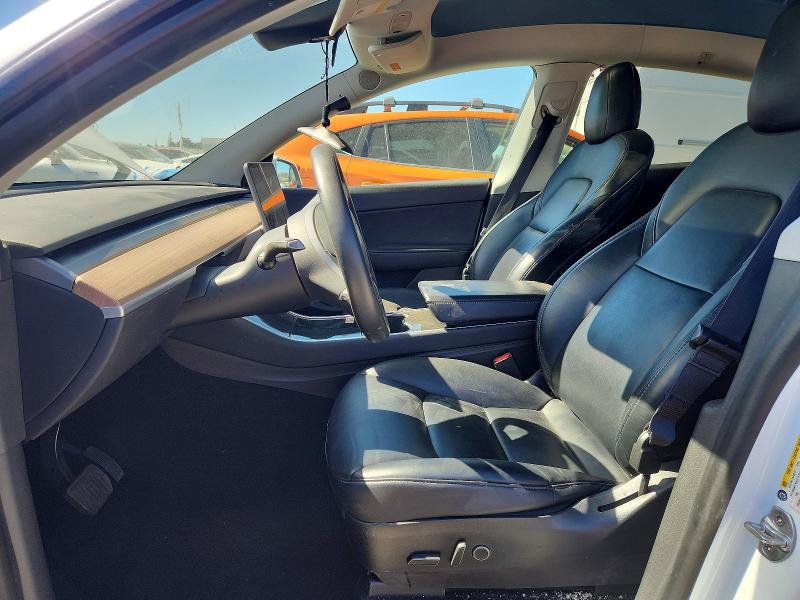 61926176 :رقم المزاد ، 5YJYGDEE1MF086050 vin ، 2021 Tesla Model Y مزاد بيع