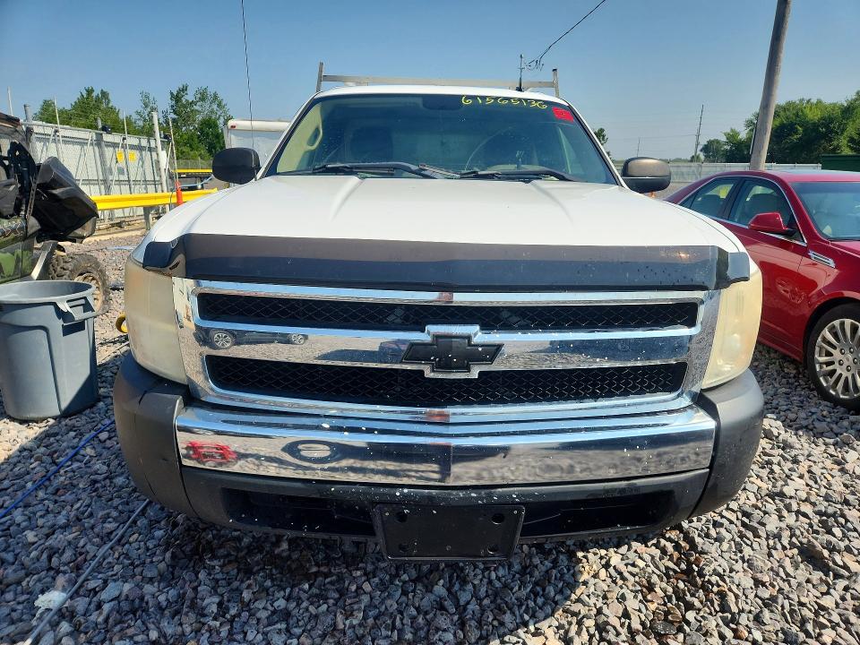 Продажа на аукционе авто 2007 Chevrolet Silverado, vin: 1GCEC14XX7Z639762, номер лота: 61565136