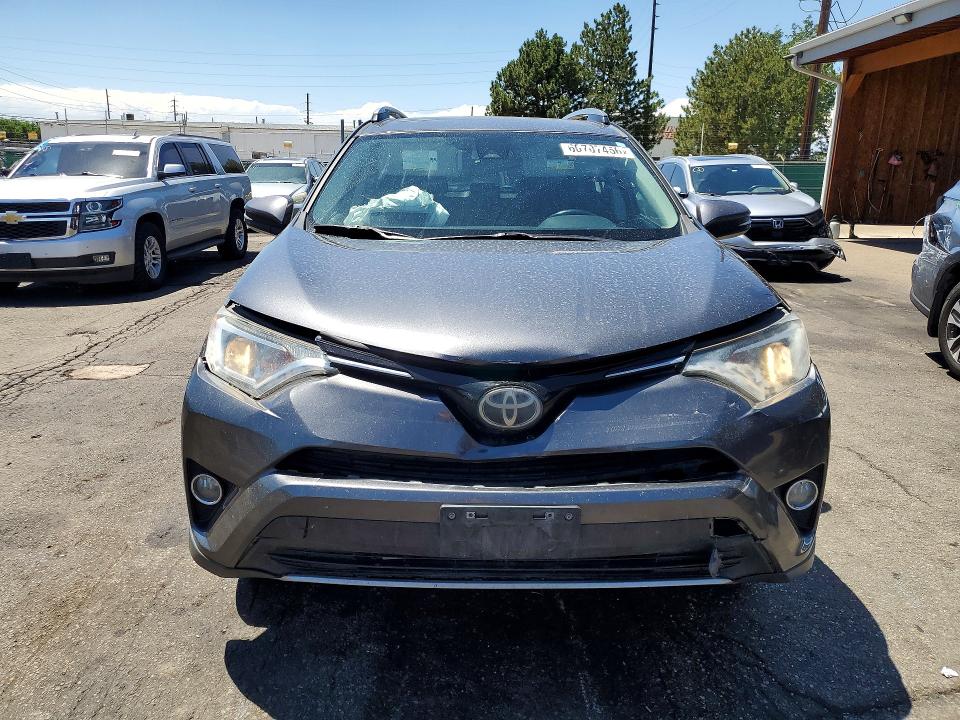 60707456 :رقم المزاد ، JTMRFREV7HD215393 vin ، 2017 Toyota Rav4 مزاد بيع