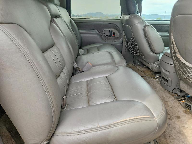 60899506 :رقم المزاد ، 3GNFK16R8XG222878 vin ، 1999 Chevrolet Suburban مزاد بيع