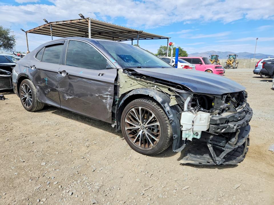 Продаж на аукціоні авто 2018 Toyota Camry, vin: 4T1B11HK9JU670380, номер лоту: 61623146