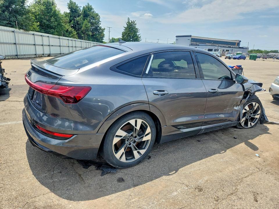 2022 Audi E-tron მანქანა იყიდება აუქციონზე, vin: WA11AAGE3NB009726, აუქციონის ნომერი: 62634796