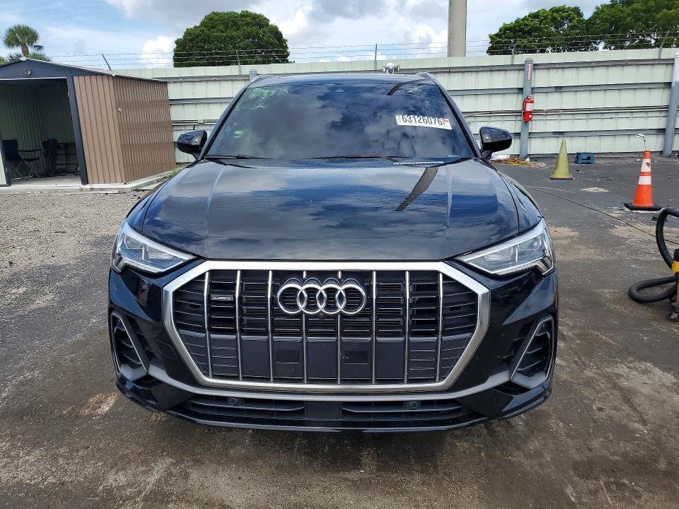 63126076 :رقم المزاد ، WA1EECF39N1081456 vin ، 2022 Audi Q3 مزاد بيع