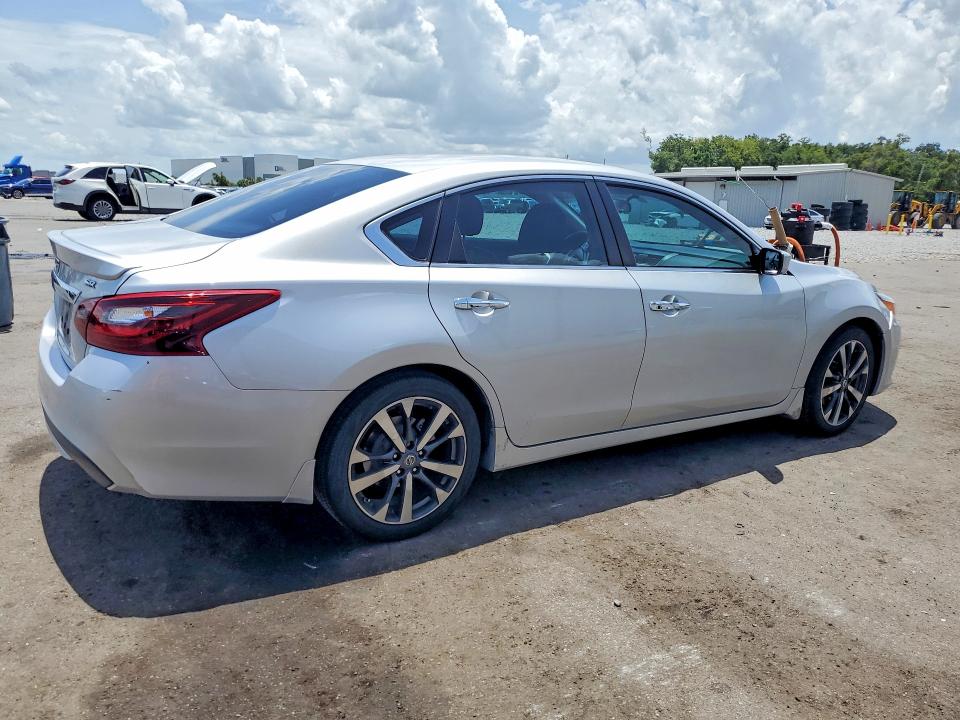 60999546 :رقم المزاد ، 1N4AL3AP5HC245742 vin ، 2017 Nissan Altima مزاد بيع