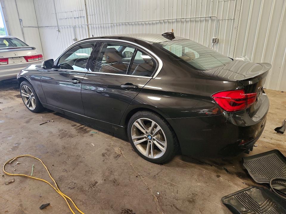 85609065 :رقم المزاد ، WBA8D9G37HNU61820 vin ، 2017 Bmw 330 مزاد بيع