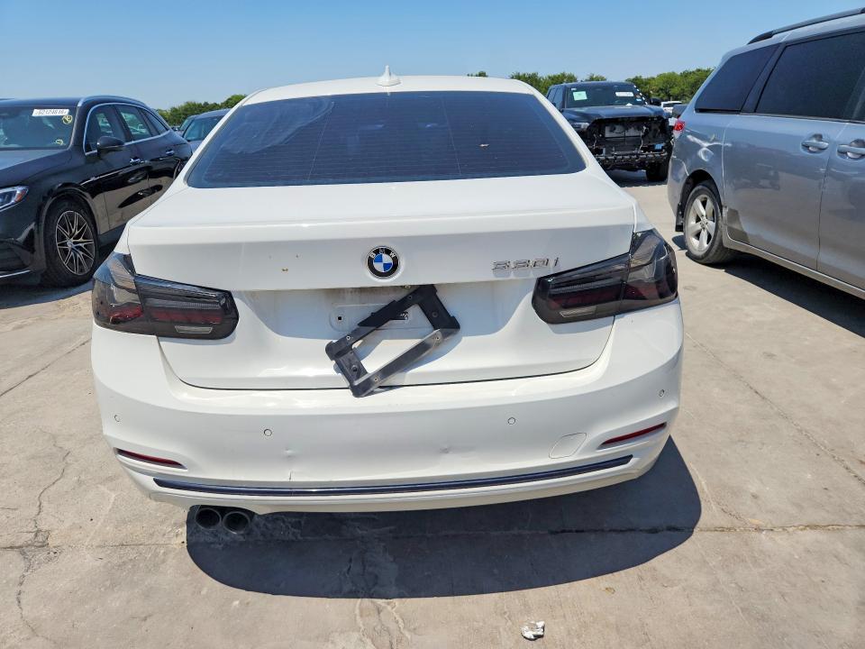 62383206 :رقم المزاد ، WBA8B9G51JNU96012 vin ، 2018 Bmw 330 مزاد بيع