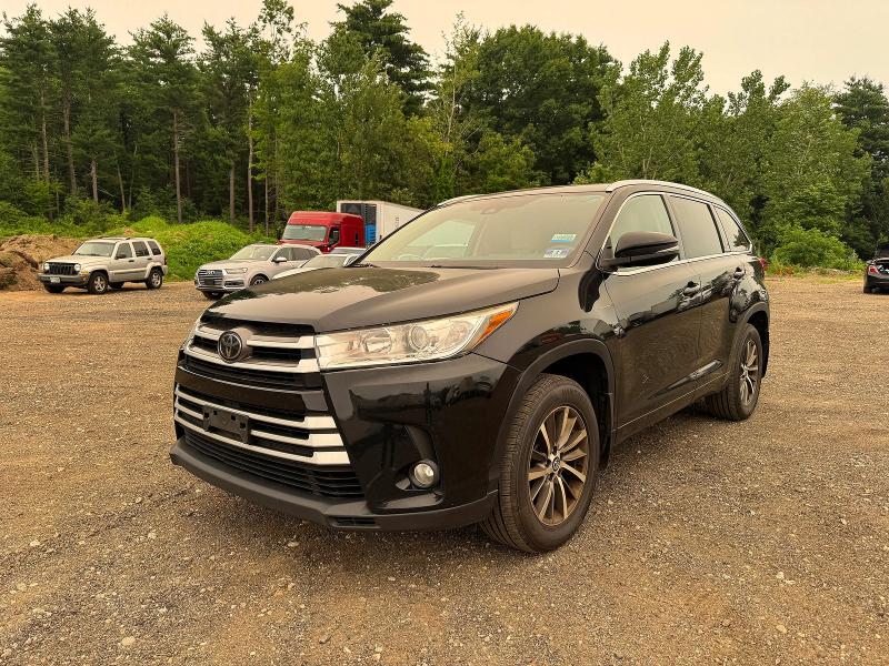 2018 Toyota Highlander მანქანა იყიდება აუქციონზე, vin: 5TDJZRFHXJS897290, აუქციონის ნომერი: 61612596