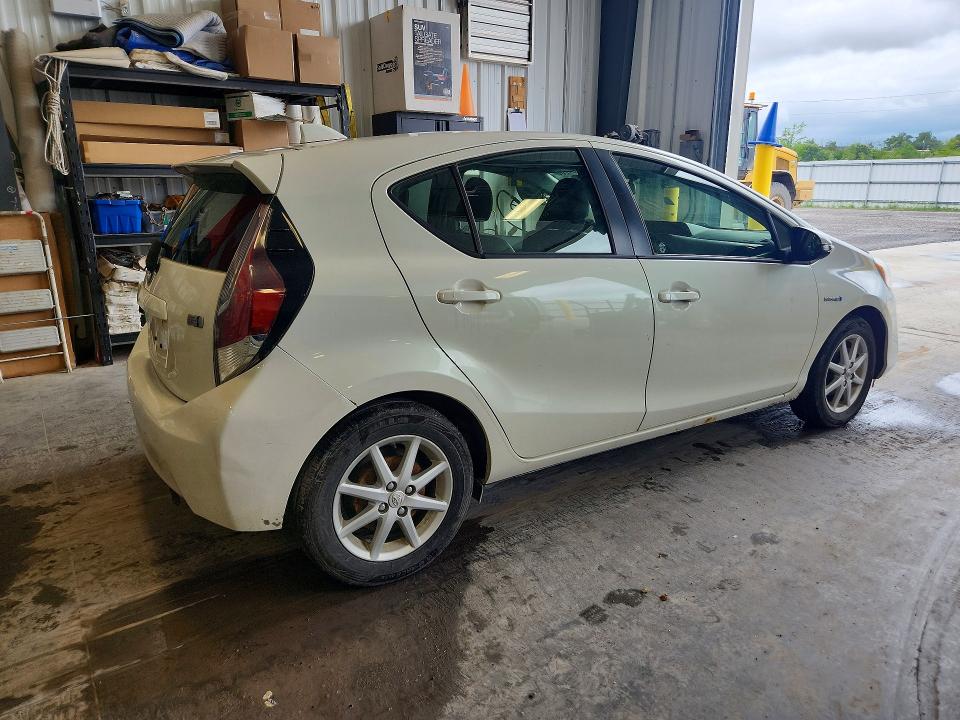 62684706 :رقم المزاد ، JTDKDTB31F1096391 vin ، 2015 Toyota Prius C مزاد بيع