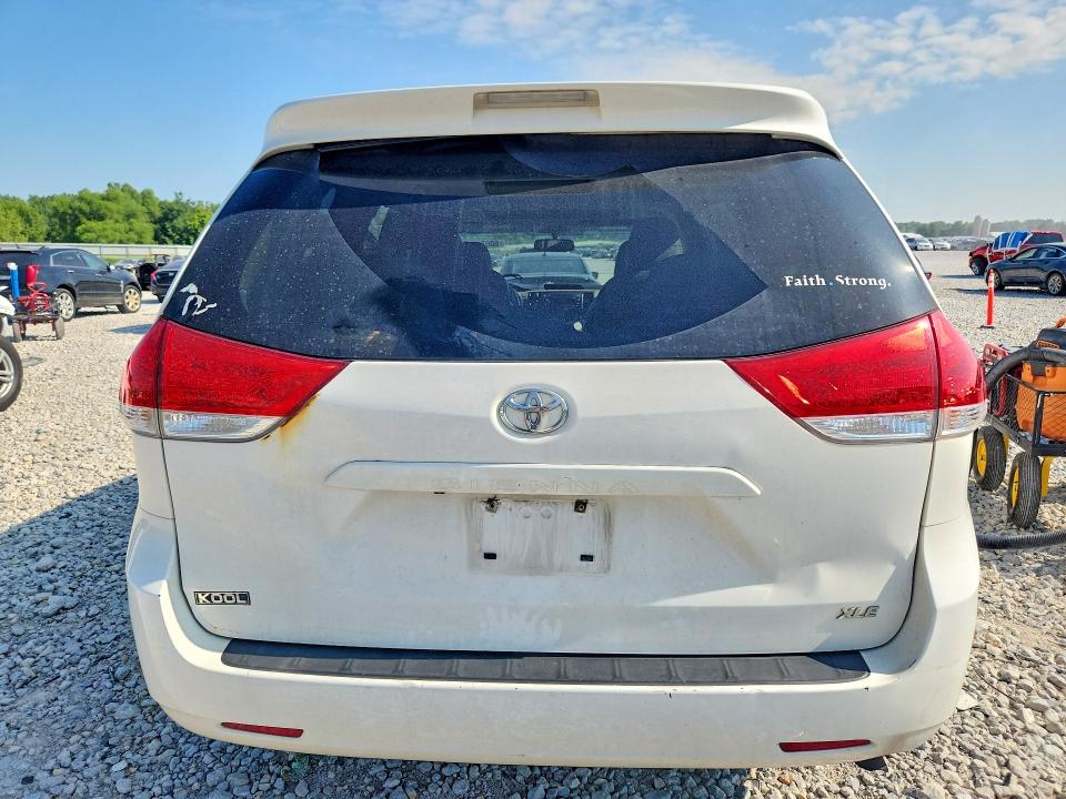2014 Toyota Sienna მანქანა იყიდება აუქციონზე, vin: 5TDYK3DC6ES421325, აუქციონის ნომერი: 60034286