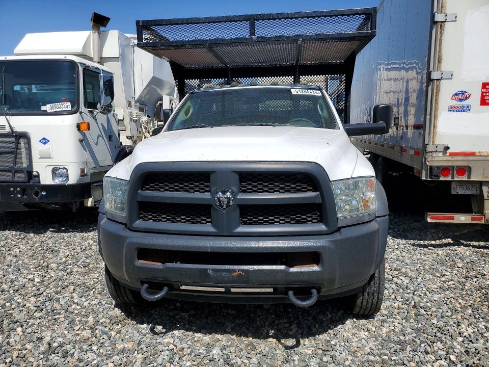 61264426 :رقم المزاد ، 3C7WRNDL0FG569472 vin ، 2015 Ram 5500 مزاد بيع